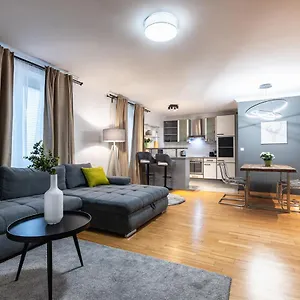 Apartment Live Centrally In A Spacious And Modern In, Vienna
