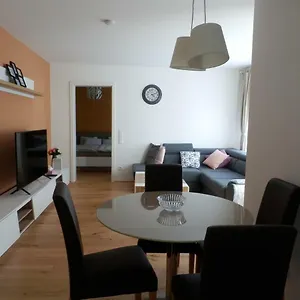 Spacious, Modern 1-bdrm Apt Near Vic & Austria Ctr شقة